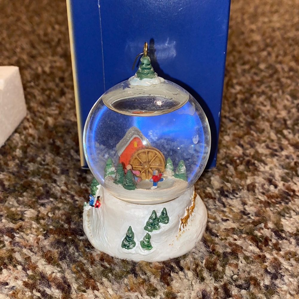Globe ornament keepsake collector’s Series Ice Skaters’ Delight Hallmark